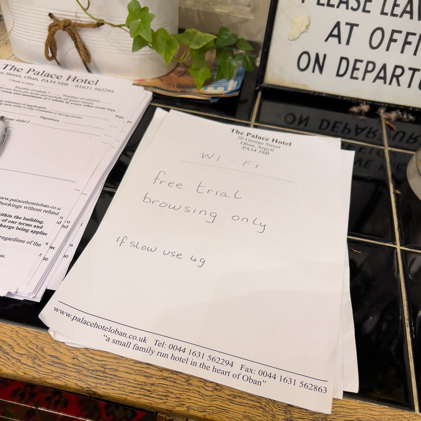 Note suggesting there is only a free trial of WiFi